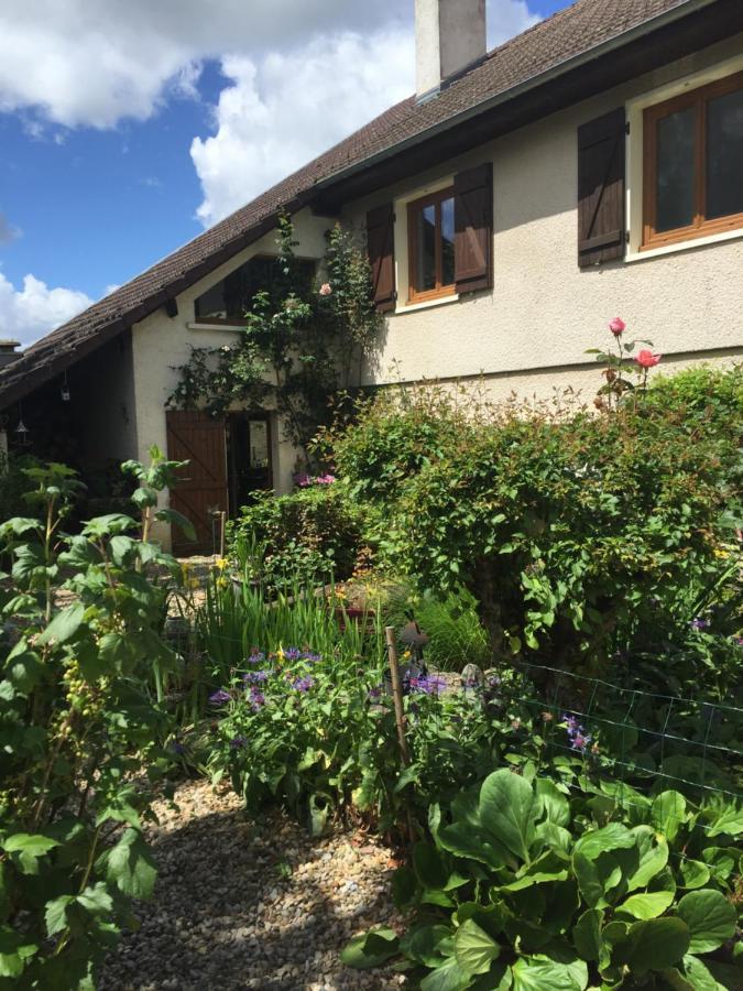 Bed and Breakfast Sous La Tour Agencourt Exterior foto