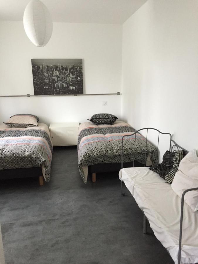 Bed and Breakfast Sous La Tour Agencourt Exterior foto