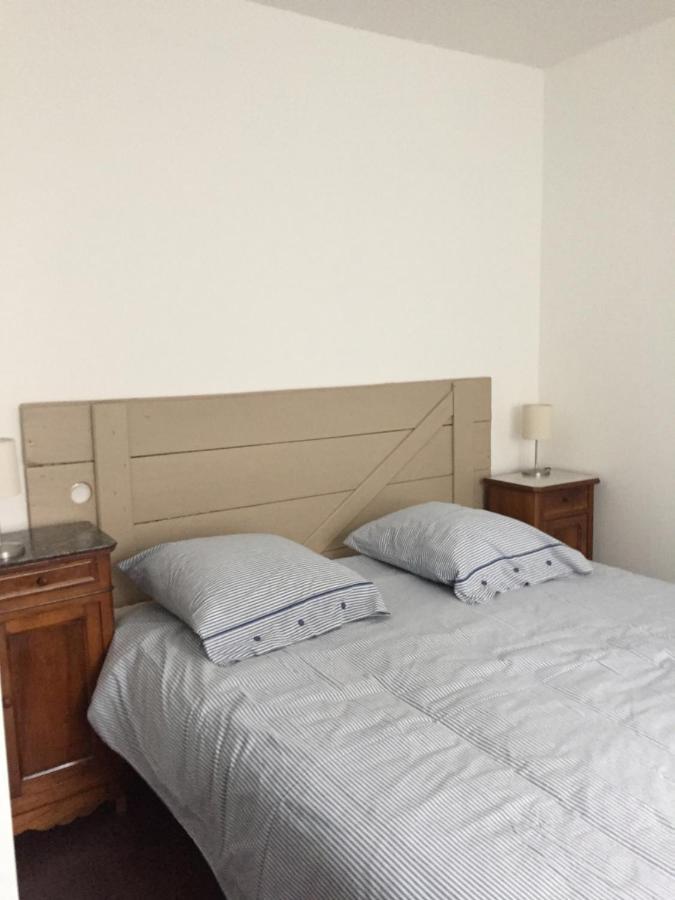 Bed and Breakfast Sous La Tour Agencourt Exterior foto